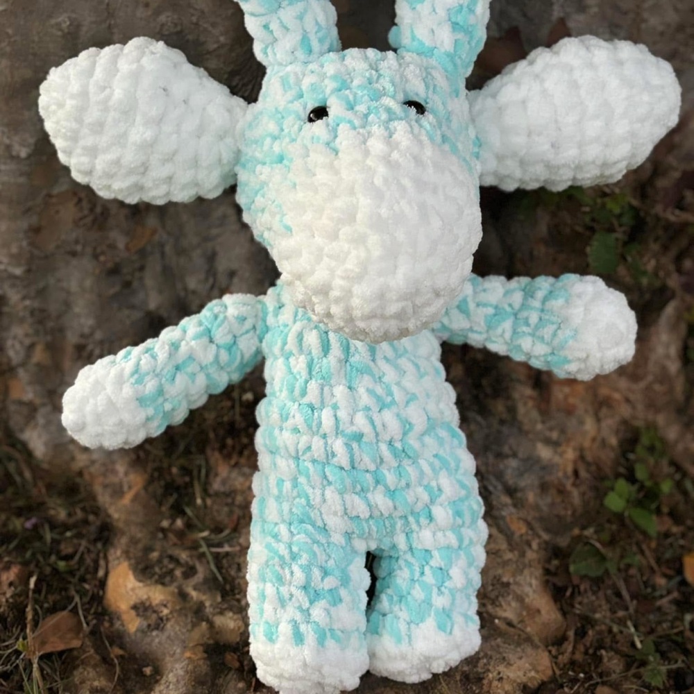 Plush Textured Giraffe Toy - White and Blue